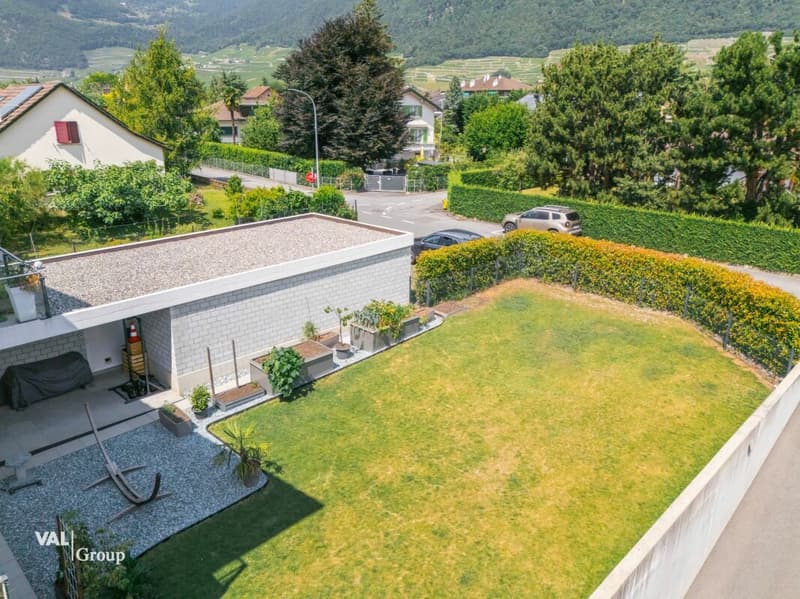 Magnificent duplex 4.5 rooms with garden, terraces and underground parking space included (12)