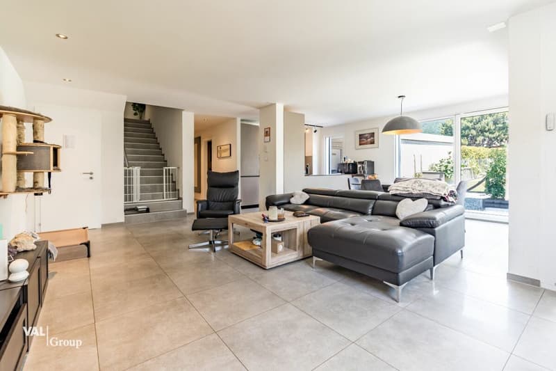 Magnificent duplex 4.5 rooms with garden, terraces and underground parking space included (3)
