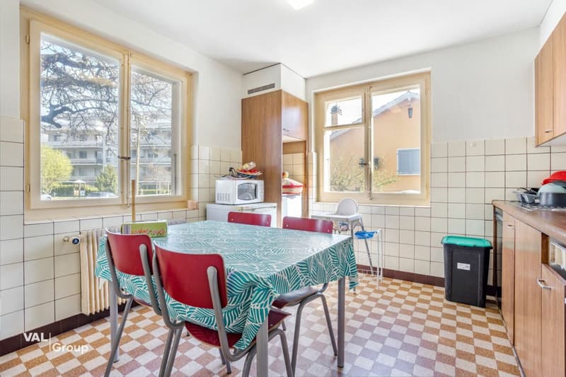 A rare property in the heart of Champsec, between yield and potential (10)