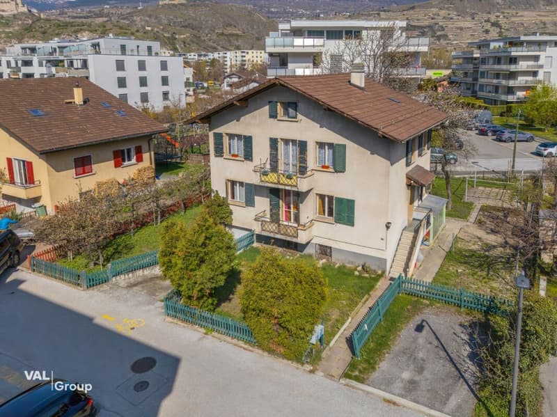 A rare property in the heart of Champsec, between yield and potential (15)