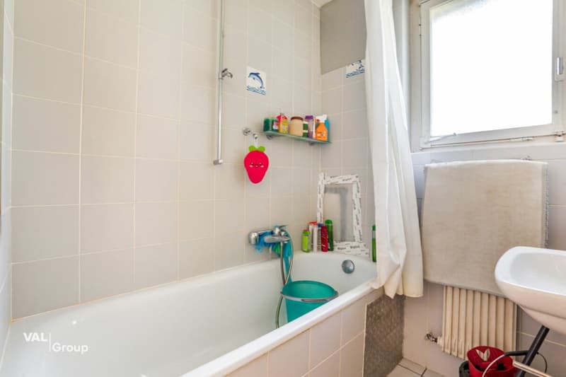 A rare property in the heart of Champsec, between yield and potential (12)