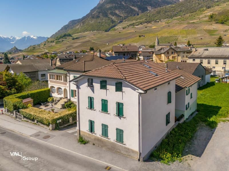 Small building in the heart of the village with a gross yield of 4.5% (1)