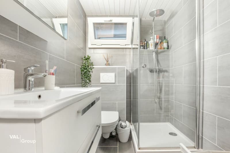 Small building in the heart of the village with a gross yield of 4.5% (6)