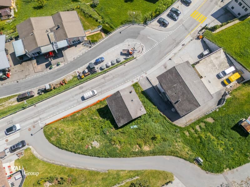 Terreno ideale per un progetto di 3 appartamenti, permesso in vigore (5)