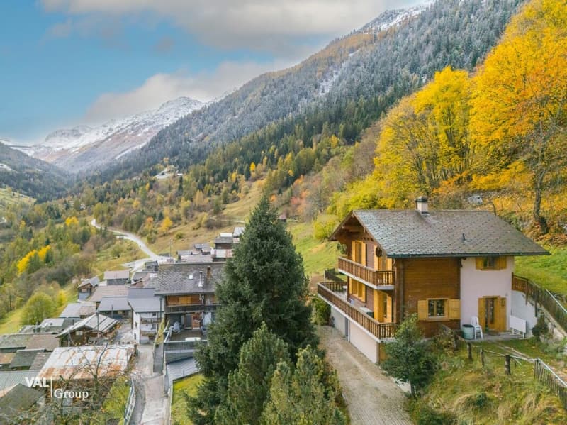 Charming chalet in the Val d'Hérens (2)