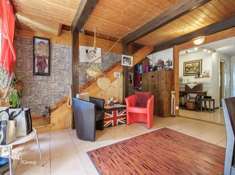 Great potential just two steps from Sion - House with outbuildings (3)