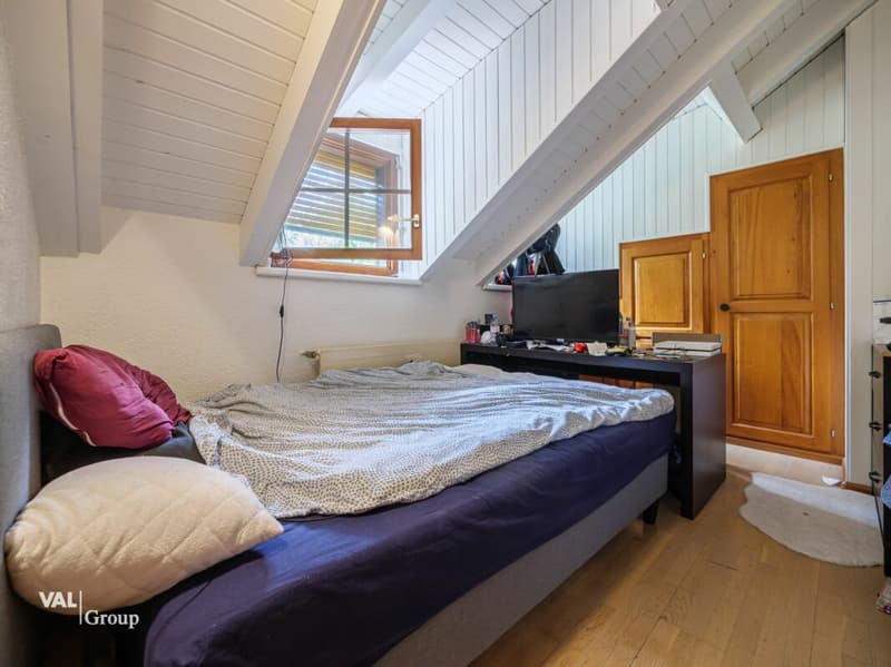 Great potential just two steps from Sion - House with outbuildings (15)