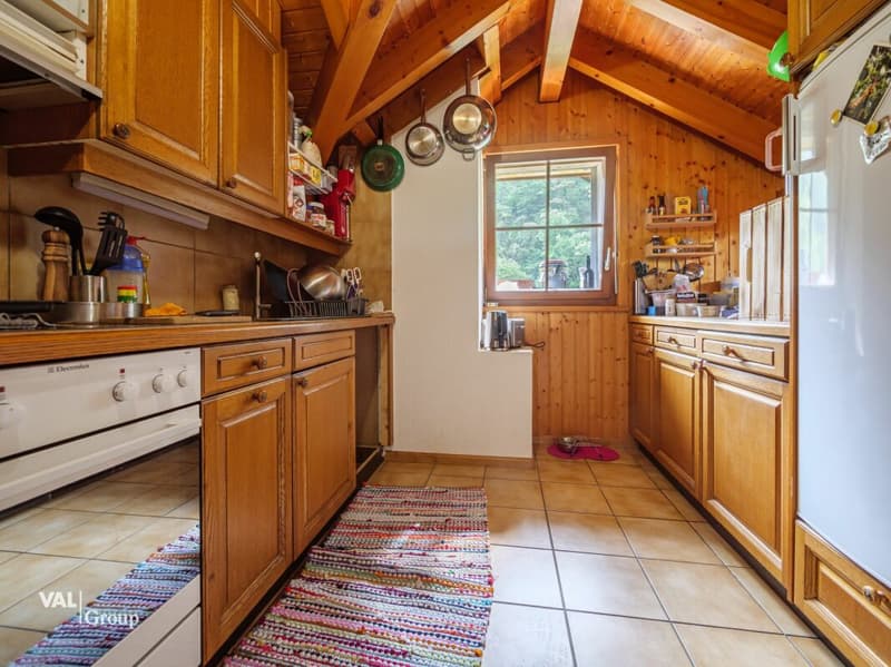 Great potential just two steps from Sion - House with outbuildings (12)