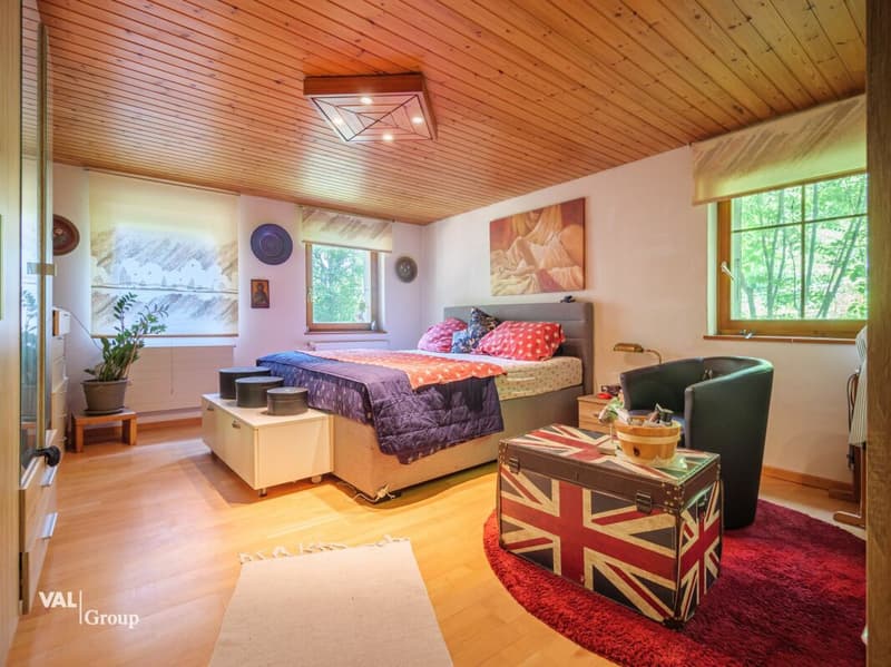 Great potential just two steps from Sion - House with outbuildings (7)