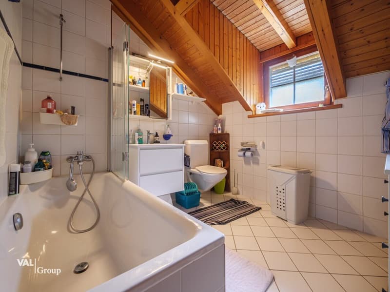Great potential just two steps from Sion - House with outbuildings (13)