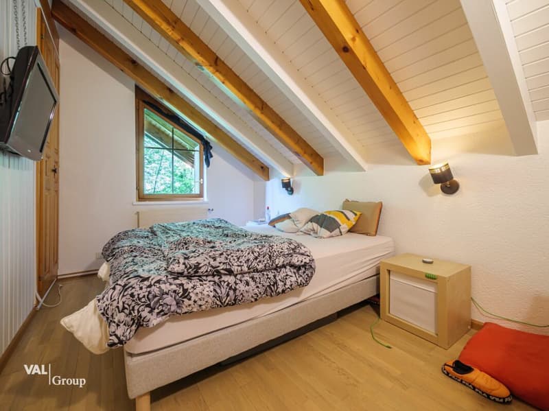 Great potential just two steps from Sion - House with outbuildings (14)