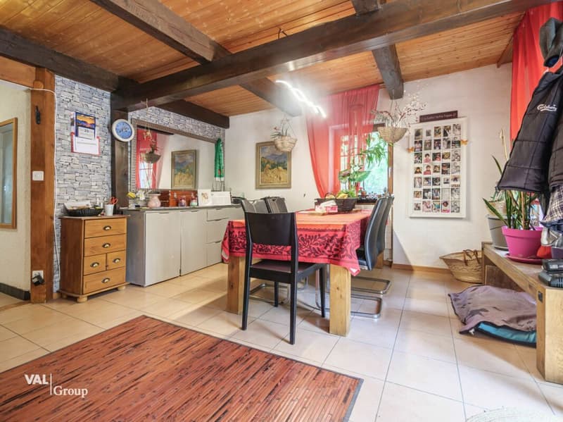 Great potential just two steps from Sion - House with outbuildings (4)