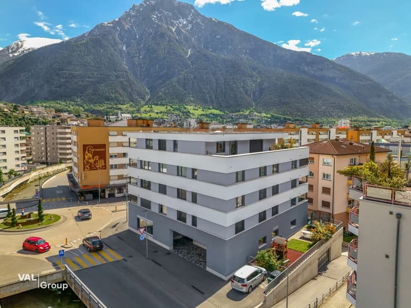 A home with quality, comfort, and excellent location (15)
