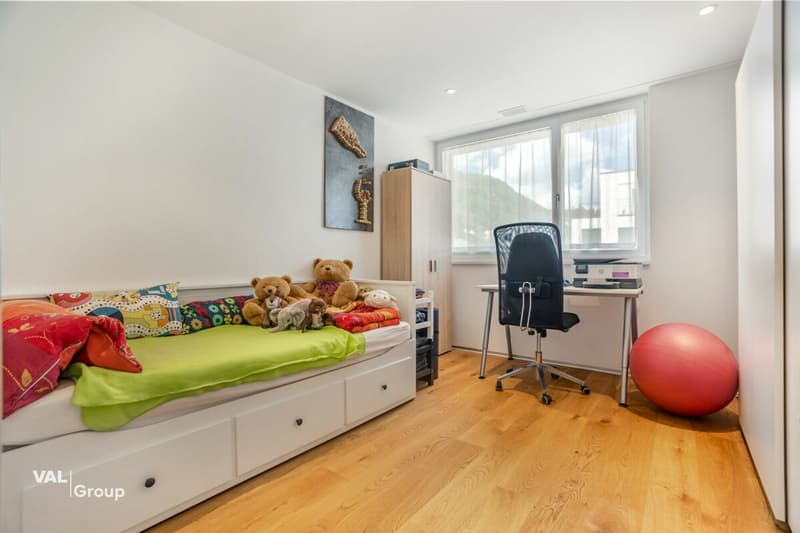 A home with quality, comfort, and excellent location (8)