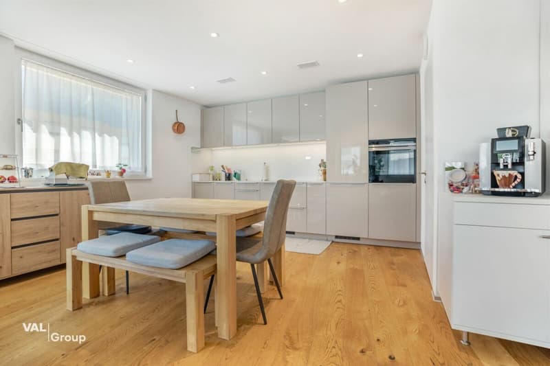 A home with quality, comfort, and excellent location (4)