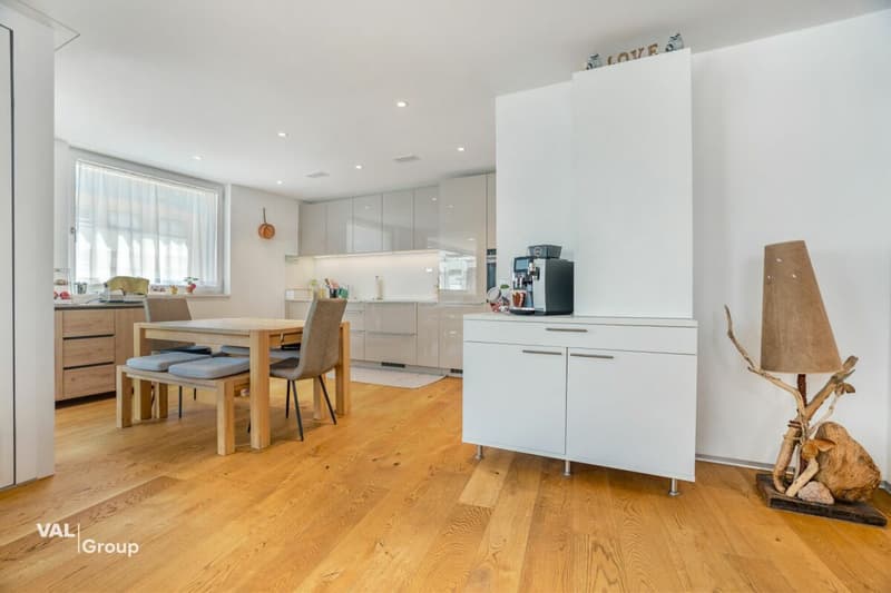 A home with quality, comfort, and excellent location (5)