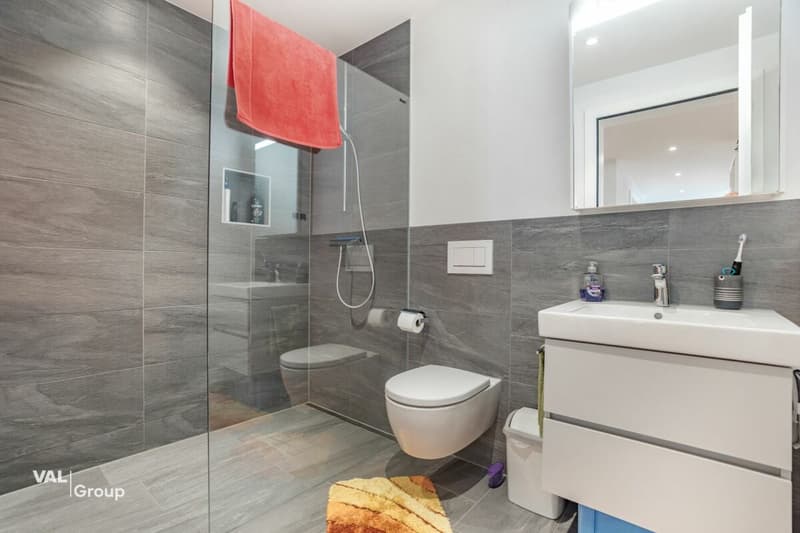 A home with quality, comfort, and excellent location (11)