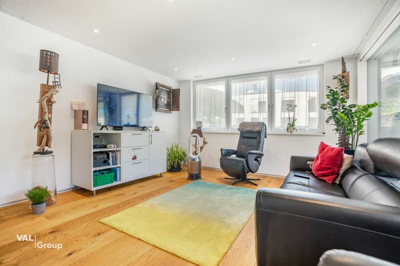A home with quality, comfort, and excellent location (3)