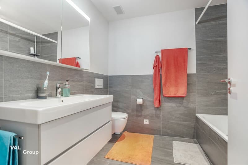 A home with quality, comfort, and excellent location (12)