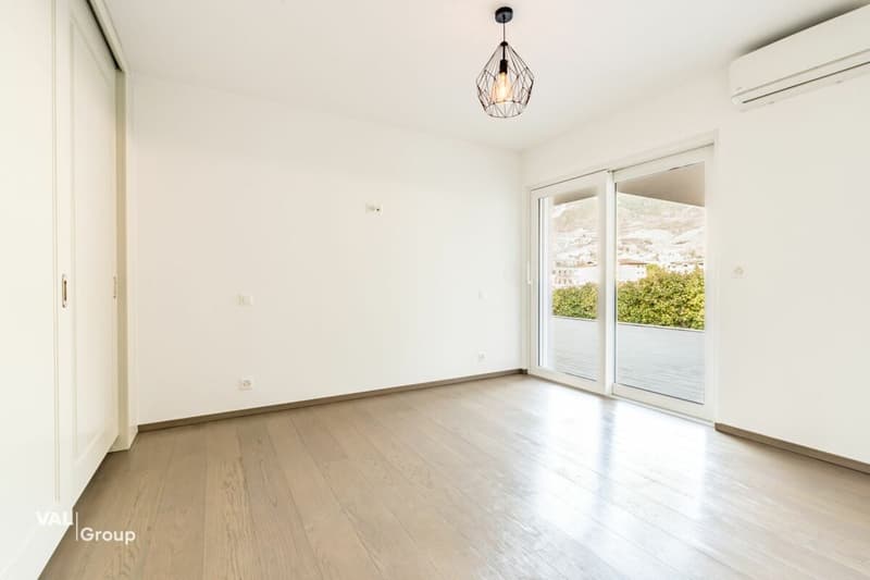 Spacious apartment in a two-unit house (8)