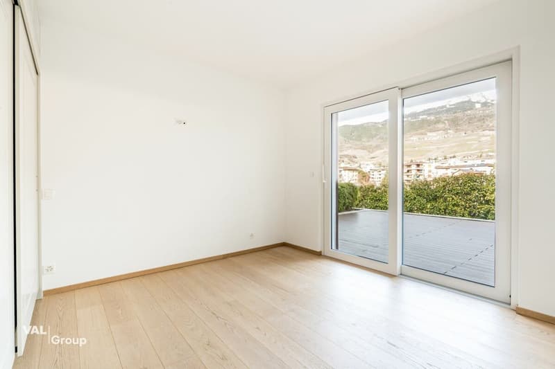 Spacious apartment in a two-unit house (10)