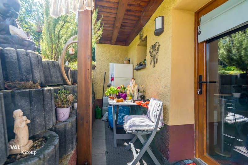 Charming small chalet with spacious garden, in the heart of the village (12)