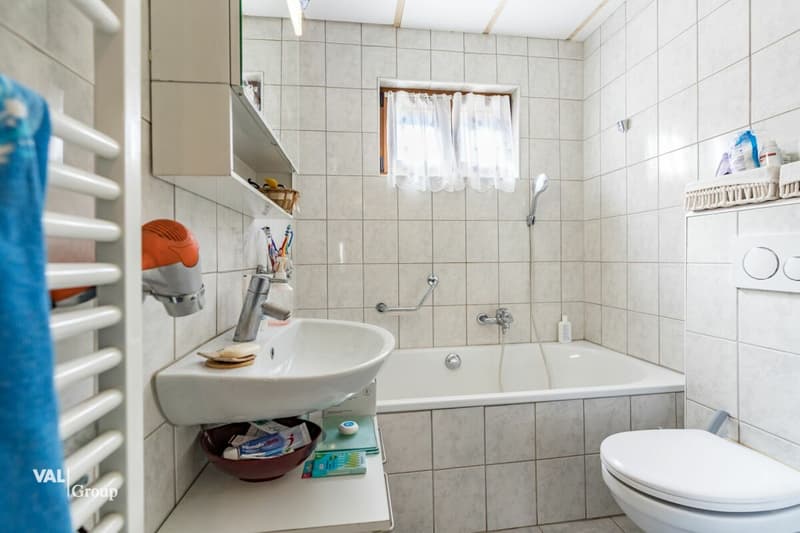 Charming small chalet with spacious garden, in the heart of the village (7)
