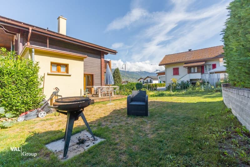 Charming small chalet with spacious garden, in the heart of the village (9)