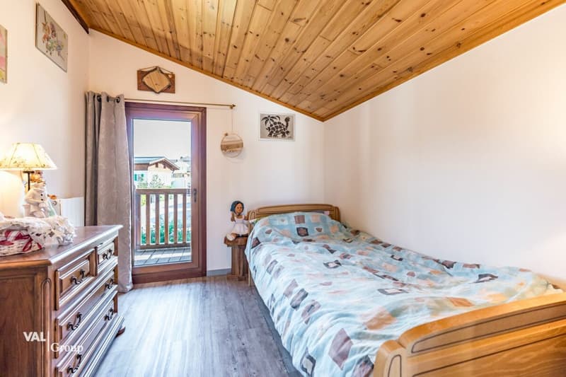 Charming small chalet with spacious garden, in the heart of the village (5)