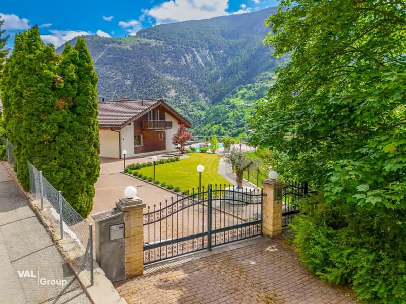 Your retreat with pool, view and plenty of privacy (26)