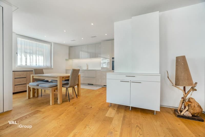A home with quality, comfort, and excellent location (5)