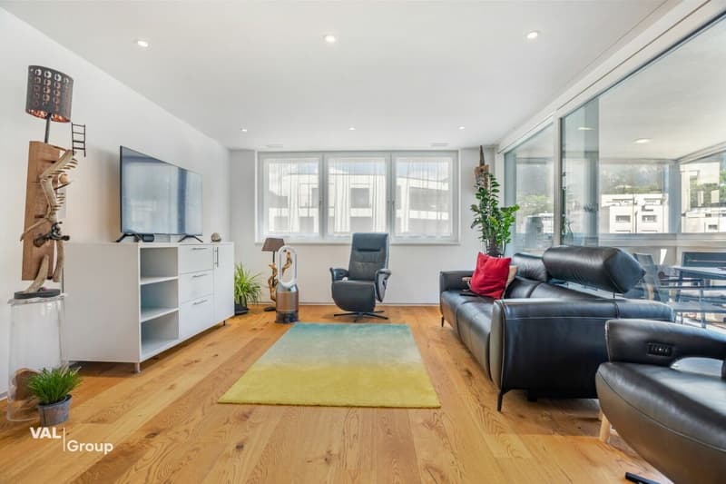 A home with quality, comfort, and excellent location (2)