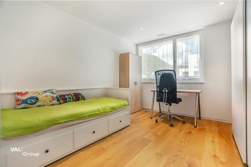 A home with quality, comfort, and excellent location (8)
