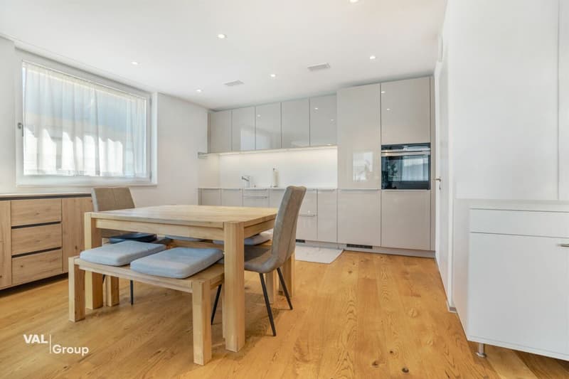 A home with quality, comfort, and excellent location (4)