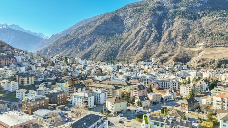 Exclusive 4.5-room attic apartment with lift directly into the apartment and large panoramic terrace in Visp (18)