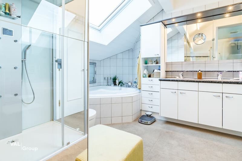 Exclusive 4.5-room attic apartment with lift directly into the apartment and large panoramic terrace in Visp (13)