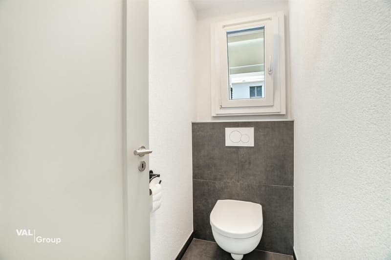 Modern renovated 4.5-room apartment in the heart of Visp (8)