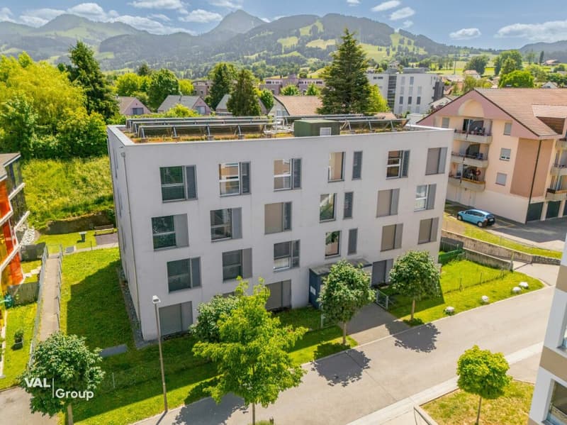 Lumineux 2.5 pièces avec spacieuse loggia dans un environnement privilégié (8)