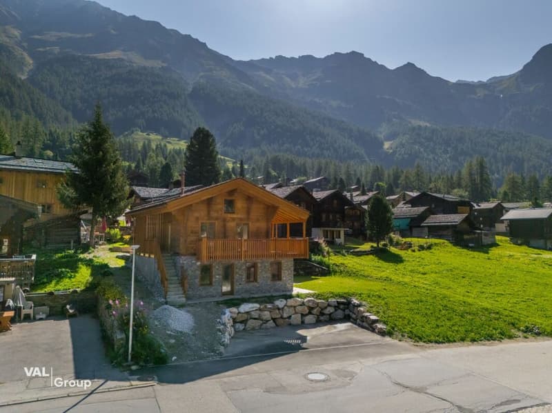 Charmant chalet aux élégances alpines dans un décor à couper le souffle (11)