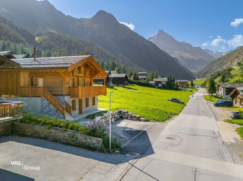 Charmant chalet aux élégances alpines dans un décor à couper le souffle (1)