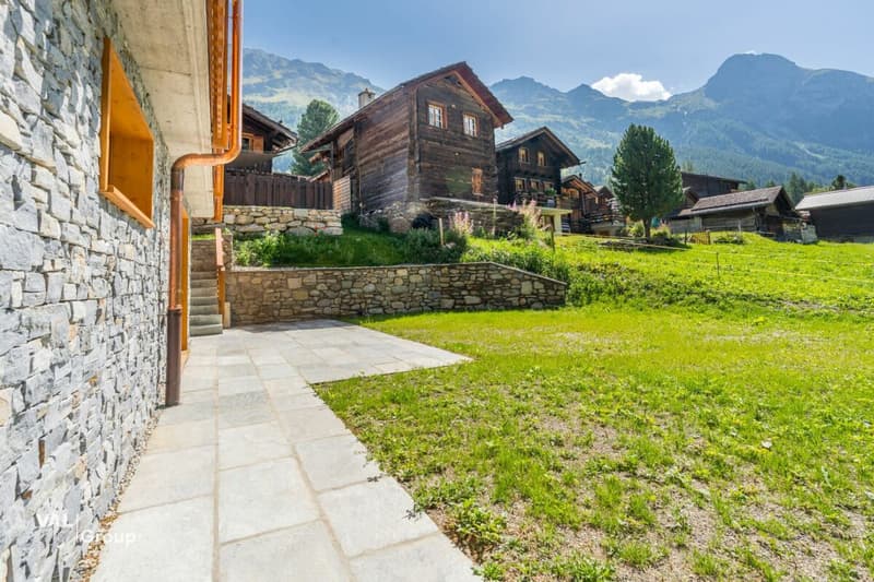 Charmant chalet aux élégances alpines dans un décor à couper le souffle (10)