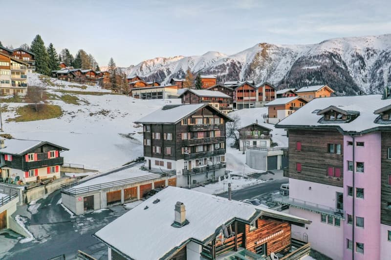 5.5-room attic apartment in Bellwald - spacious, quiet, with mountain view (1)