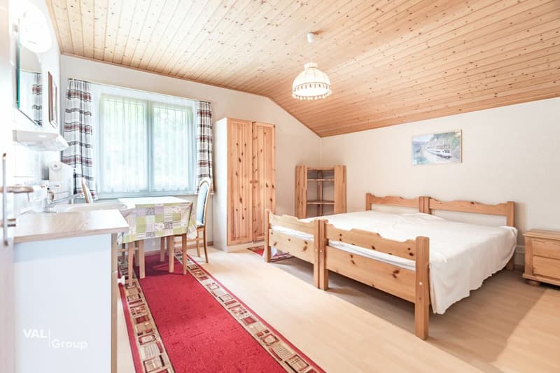 Interesting house with many rooms and flexible use (11)
