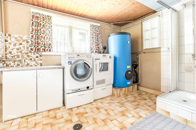Interesting house with many rooms and flexible use (19)