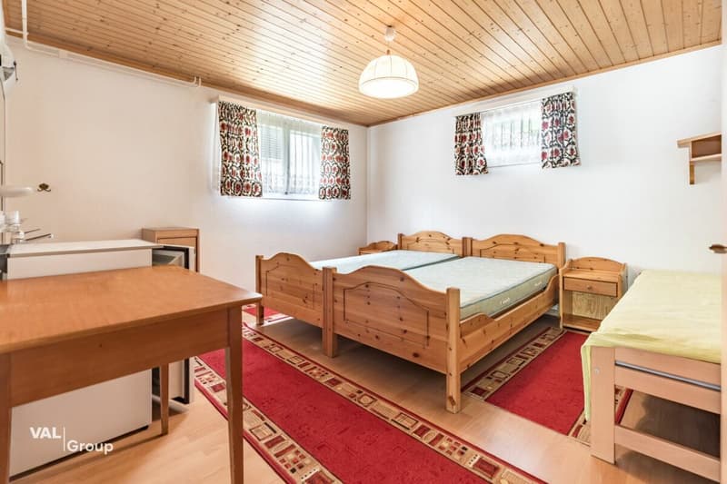 Interesting house with many rooms and flexible use (16)