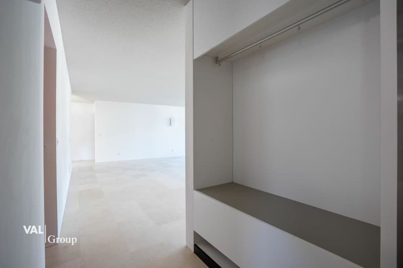 Modern living in a prime location (11)