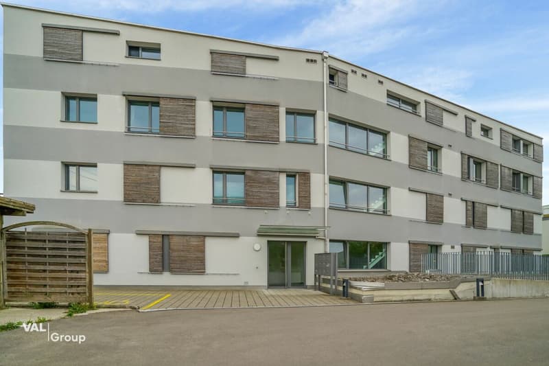 Attraktive 2.5-Zimmer-Wohnung mit grosser Terrasse an zentraler Lage in Bülach (8)