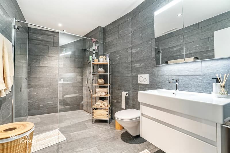 Attraktive 2.5-Zimmer-Wohnung mit grosser Terrasse an zentraler Lage in Bülach (4)