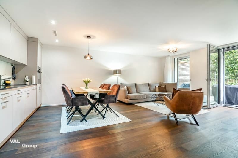 Attraktive 2.5-Zimmer-Wohnung mit grosser Terrasse an zentraler Lage in Bülach (1)