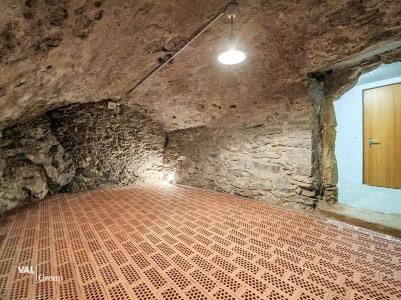 Kernsaniertes Walliserhaus im alten Dorfkern von Leuk (11)